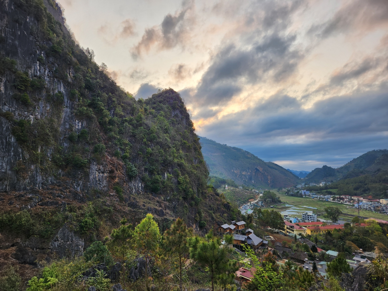 Northeast MTB Expedition – Conquer the Roads of Mong Cai, Cao Bang, and Ha Giang 15 Days